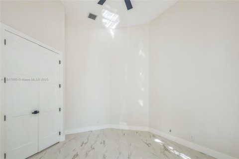 House in Coral Springs, Florida 6 bedrooms, 386.1 sq.m. № 1848349 - photo 25