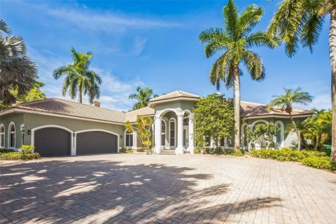 House in Coral Springs, Florida 6 bedrooms, 386.1 sq.m. № 1848349 - photo 26