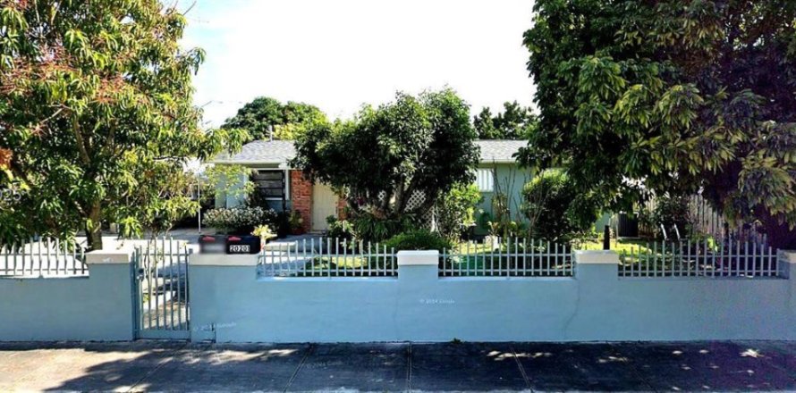 Casa en Miami, Florida 3 dormitorios, 136.75 m2 № 1942114