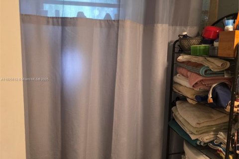 Villa ou maison à vendre à Miami, Floride: 3 chambres, 136.75 m2 № 1942114 - photo 11