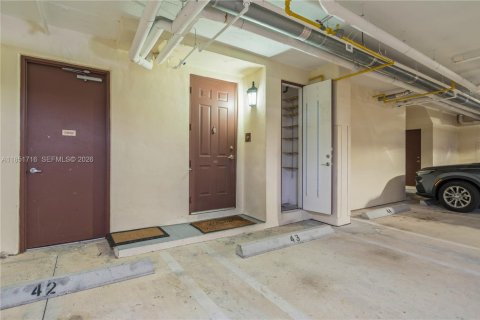 Townhouse in Sunrise, Florida 3 bedrooms, 188.13 sq.m. № 2172374 - photo 20