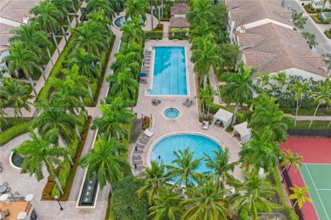 Townhouse in Sunrise, Florida 3 bedrooms, 188.13 sq.m. № 2172374 - photo 9