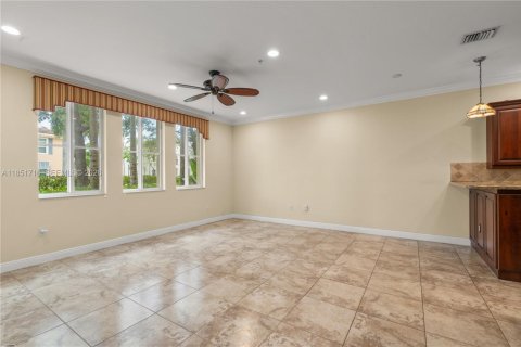 Townhouse in Sunrise, Florida 3 bedrooms, 188.13 sq.m. № 2172374 - photo 15
