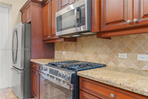 Townhouse in Sunrise, Florida 3 bedrooms, 188.13 sq.m. № 2172374 - photo 18
