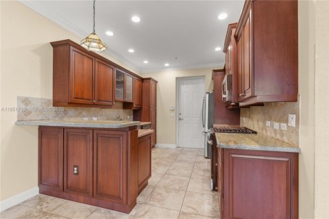 Townhouse in Sunrise, Florida 3 bedrooms, 188.13 sq.m. № 2172374 - photo 17