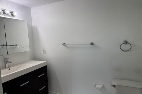 Купить кондоминиум в Серфсайд, Флорида 1 спальня, 75.25м2, № 1777719 - фото 16