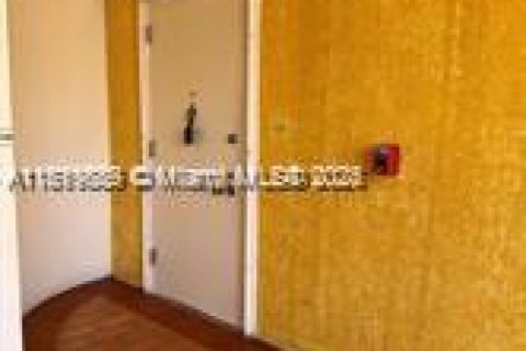 Купить кондоминиум в Серфсайд, Флорида 1 спальня, 75.25м2, № 1777719 - фото 14