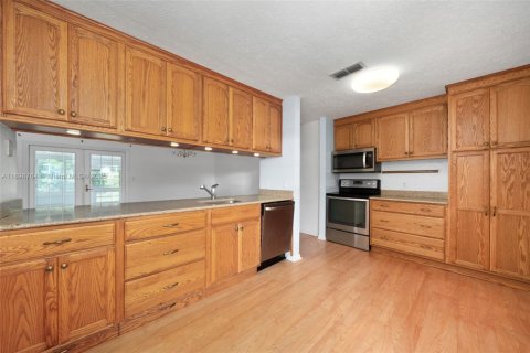 House in Sebring, Florida 3 bedrooms № 1950588 - photo 4