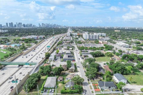 House in Miami, Florida 2 bedrooms, 60.39 sq.m. № 1755760 - photo 21