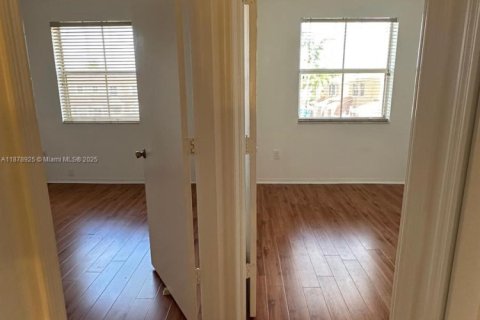Touwnhouse à louer à Doral, Floride: 2 chambres, 91.04 m2 № 1922291 - photo 15