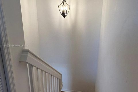 Touwnhouse à louer à Doral, Floride: 2 chambres, 91.04 m2 № 1922291 - photo 13