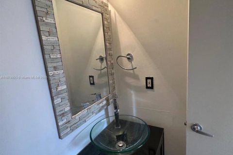 Touwnhouse à louer à Doral, Floride: 2 chambres, 91.04 m2 № 1922291 - photo 11