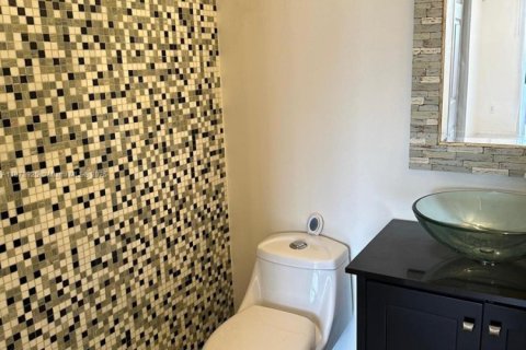Touwnhouse à louer à Doral, Floride: 2 chambres, 91.04 m2 № 1922291 - photo 12