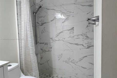 Touwnhouse à louer à Doral, Floride: 2 chambres, 91.04 m2 № 1922291 - photo 17