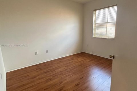 Touwnhouse à louer à Doral, Floride: 2 chambres, 91.04 m2 № 1922291 - photo 16