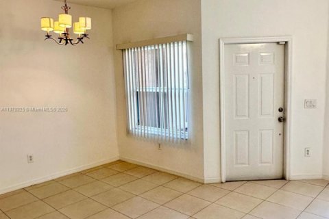 Touwnhouse à louer à Doral, Floride: 2 chambres, 91.04 m2 № 1922291 - photo 9