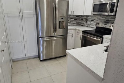 Touwnhouse à louer à Doral, Floride: 2 chambres, 91.04 m2 № 1922291 - photo 4