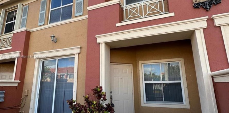 Touwnhouse à Doral, Floride 2 chambres, 91.04 m2 № 1922291