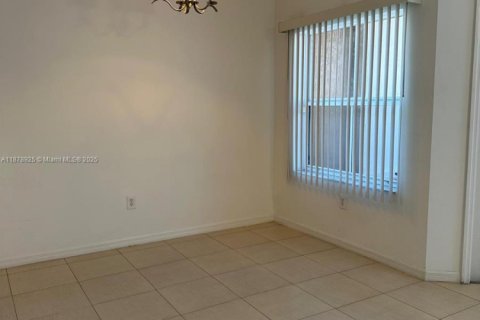 Touwnhouse à louer à Doral, Floride: 2 chambres, 91.04 m2 № 1922291 - photo 8