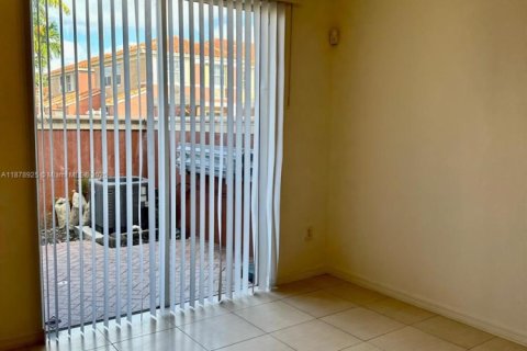 Touwnhouse à louer à Doral, Floride: 2 chambres, 91.04 m2 № 1922291 - photo 10