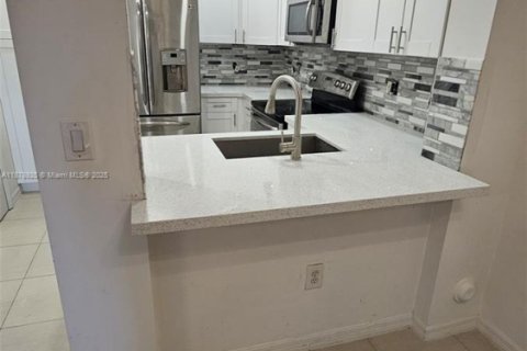 Touwnhouse à louer à Doral, Floride: 2 chambres, 91.04 m2 № 1922291 - photo 6