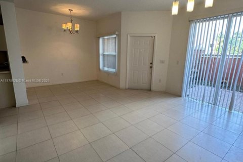 Touwnhouse à louer à Doral, Floride: 2 chambres, 91.04 m2 № 1922291 - photo 7