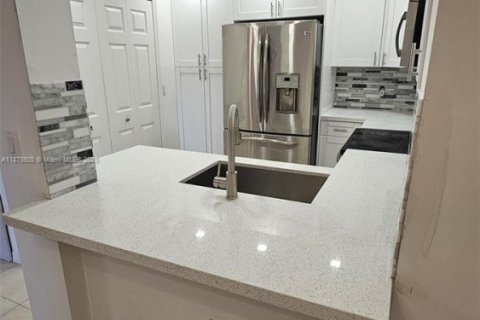 Touwnhouse à louer à Doral, Floride: 2 chambres, 91.04 m2 № 1922291 - photo 5