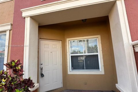 Touwnhouse à louer à Doral, Floride: 2 chambres, 91.04 m2 № 1922291 - photo 2
