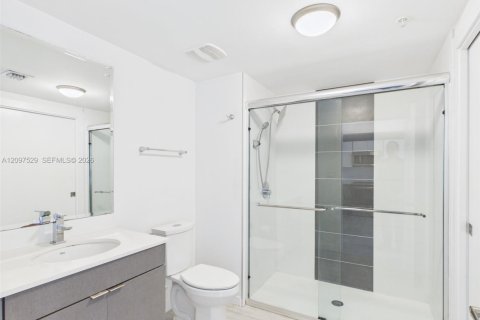 Copropriété à louer à Miami, Floride: 2 chambres, 75.62 m2 № 2407337 - photo 7
