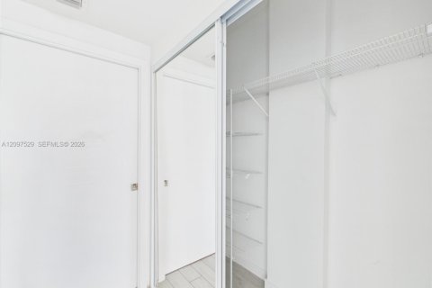 Copropriété à louer à Miami, Floride: 2 chambres, 75.62 m2 № 2407337 - photo 12