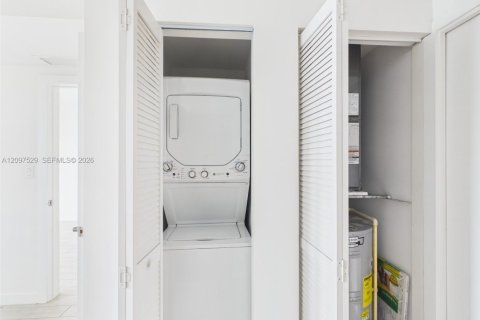 Copropriété à louer à Miami, Floride: 2 chambres, 75.62 m2 № 2407337 - photo 11