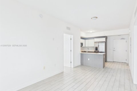 Copropriété à louer à Miami, Floride: 2 chambres, 75.62 m2 № 2407337 - photo 3