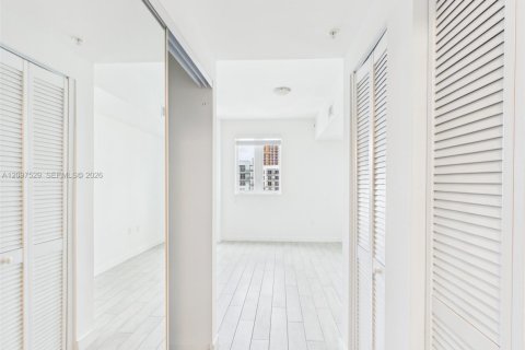 Copropriété à louer à Miami, Floride: 2 chambres, 75.62 m2 № 2407337 - photo 9