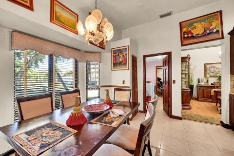 House in Coral Springs, Florida 4 bedrooms, 242.38 sq.m. № 2247045 - photo 16