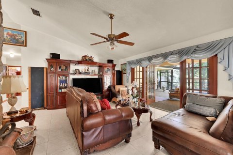 House in Coral Springs, Florida 4 bedrooms, 242.38 sq.m. № 2247045 - photo 17