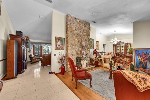 House in Coral Springs, Florida 4 bedrooms, 242.38 sq.m. № 2247045 - photo 5