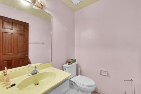House in Coral Springs, Florida 4 bedrooms, 242.38 sq.m. № 2247045 - photo 21