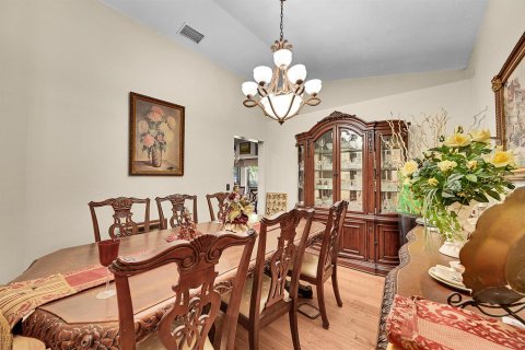House in Coral Springs, Florida 4 bedrooms, 242.38 sq.m. № 2247045 - photo 9
