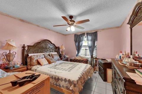House in Coral Springs, Florida 4 bedrooms, 242.38 sq.m. № 2247045 - photo 28