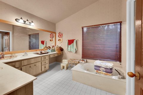 House in Coral Springs, Florida 4 bedrooms, 242.38 sq.m. № 2247045 - photo 25