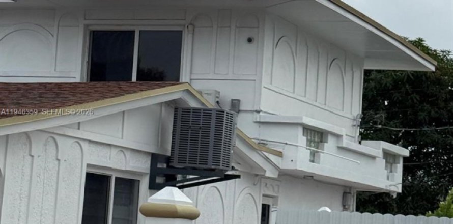 Квартира в Опа-Локка, Флорида 2 спальни, 273.32м2 № 2002617