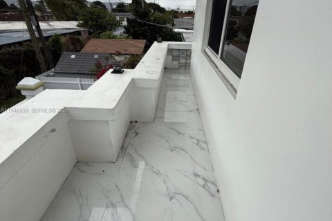 Снять в аренду квартиру в Опа-Локка, Флорида 2 спальни, 273.32м2, № 2002617 - фото 12