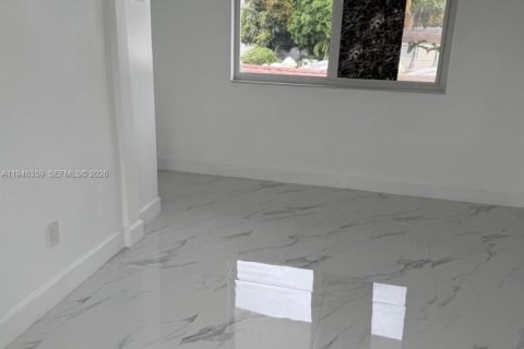Снять в аренду квартиру в Опа-Локка, Флорида 2 спальни, 273.32м2, № 2002617 - фото 11