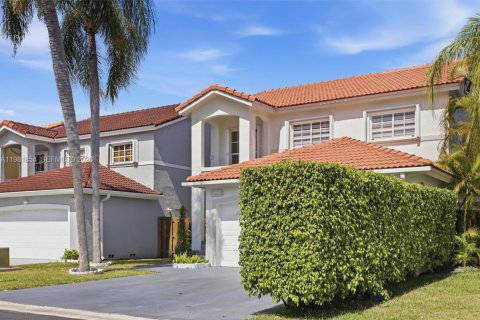 House in Miami, Florida 4 bedrooms, 187.29 sq.m. № 2043163 - photo 3