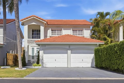 House in Miami, Florida 4 bedrooms, 187.29 sq.m. № 2043163