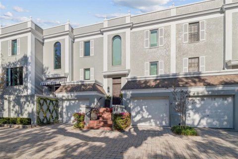 Condominio en alquiler en Tampa, Florida, 3 dormitorios, 329.43 m2 № 2355149 - foto 4