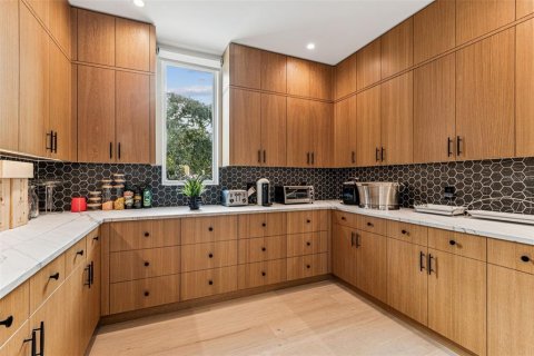 Condominio en alquiler en Tampa, Florida, 3 dormitorios, 329.43 m2 № 2355149 - foto 29