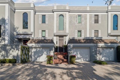 Condominio en alquiler en Tampa, Florida, 3 dormitorios, 329.43 m2 № 2355149 - foto 3