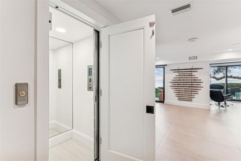 Condominio en alquiler en Tampa, Florida, 3 dormitorios, 329.43 m2 № 2355149 - foto 12