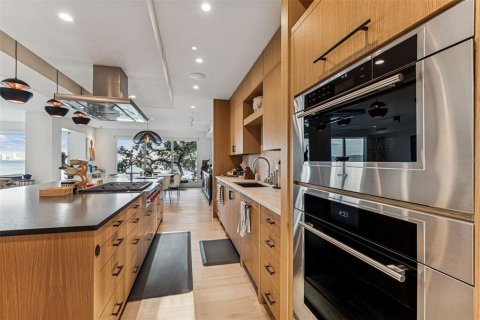 Condominio en alquiler en Tampa, Florida, 3 dormitorios, 329.43 m2 № 2355149 - foto 30